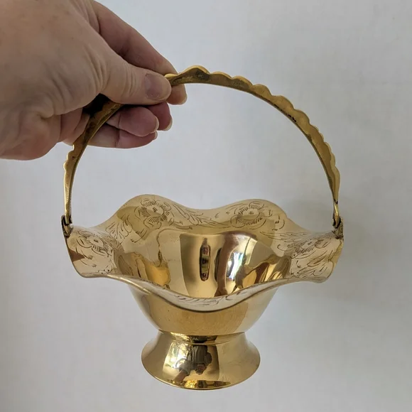 Vintage Brass Etched Scalloped Edge Shiny Basket Movable Handle Cottagecore - Picture 3 of 13